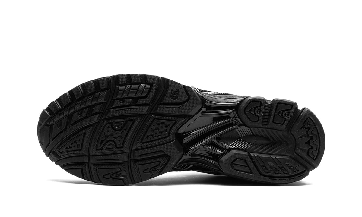 ASICS GEL-KAYANO 14 Sneakers – Black & Metallic Silver
