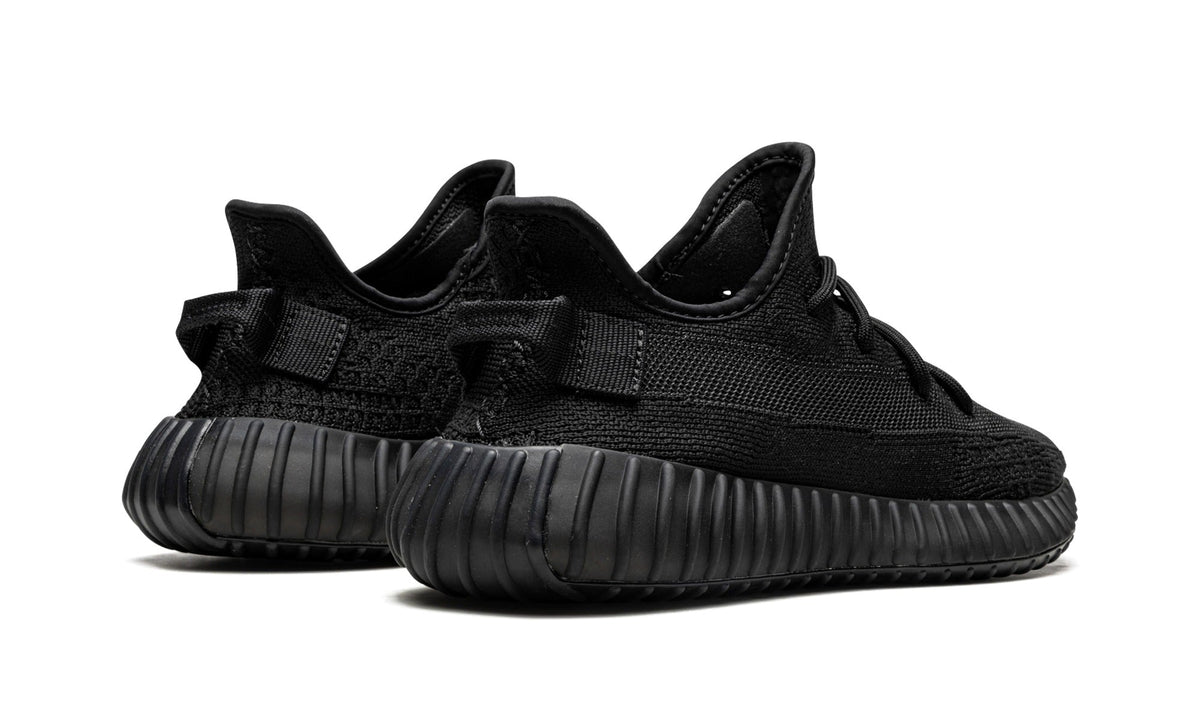 Yeezy 350 V2 Sneakers – Black (Copy)
