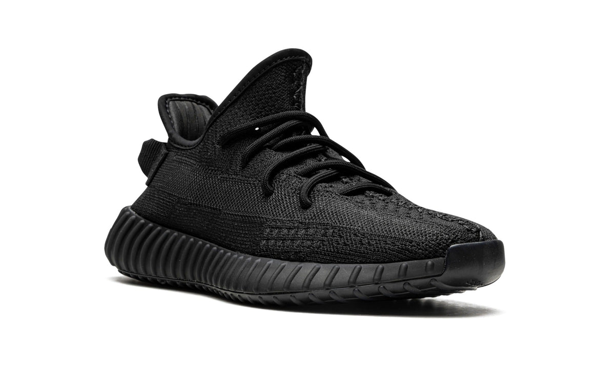 Yeezy 350 V2 Sneakers – Black