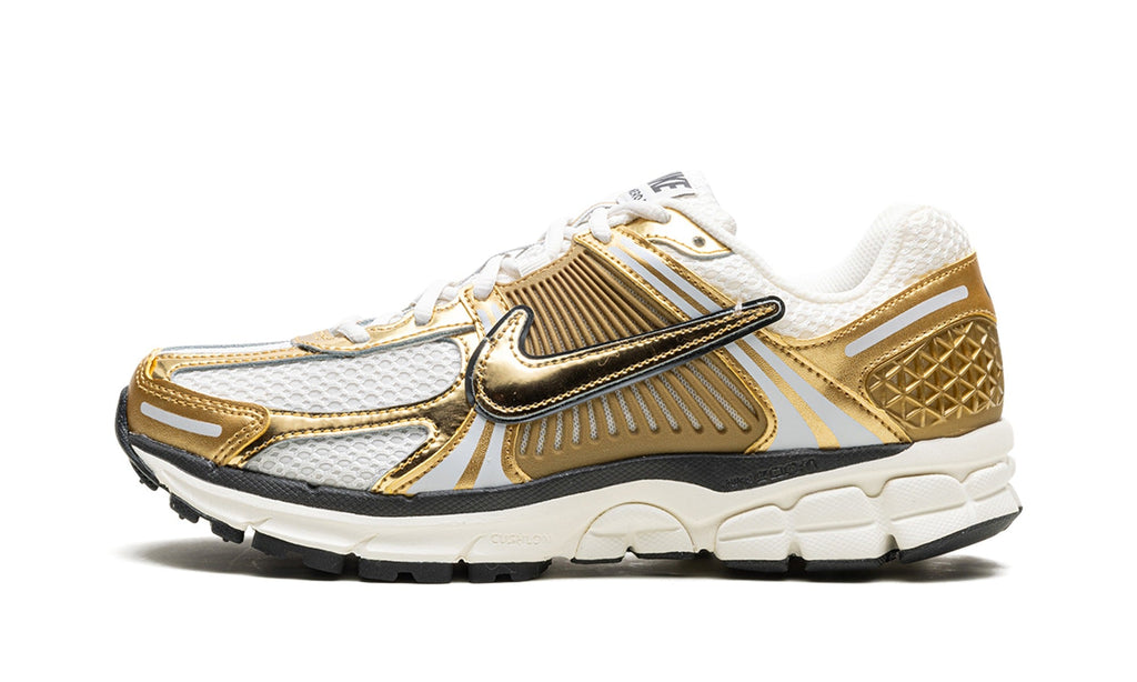 Nike Zoom Vomero 5 Sneakers – Metallic Gold & White