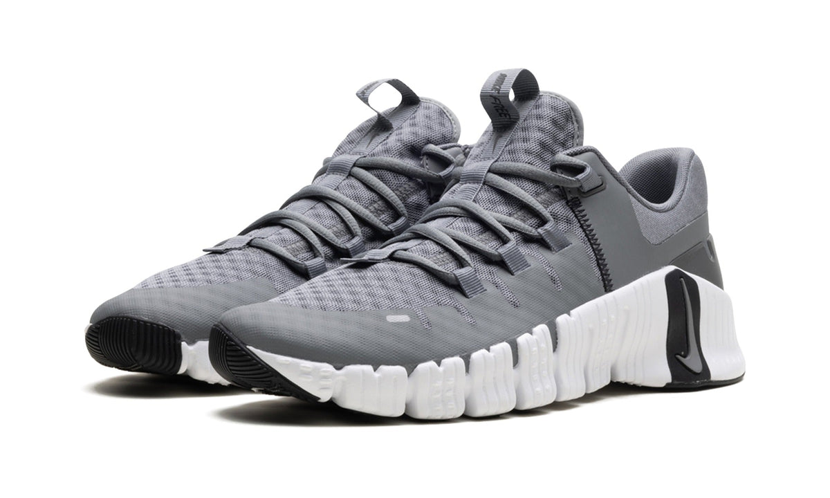 Nike Free Metcon 5 Sneakers – Grey & White