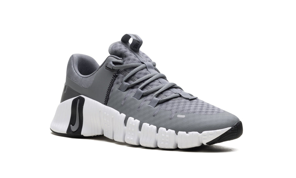 Nike Free Metcon 5 Sneakers – Grey & White