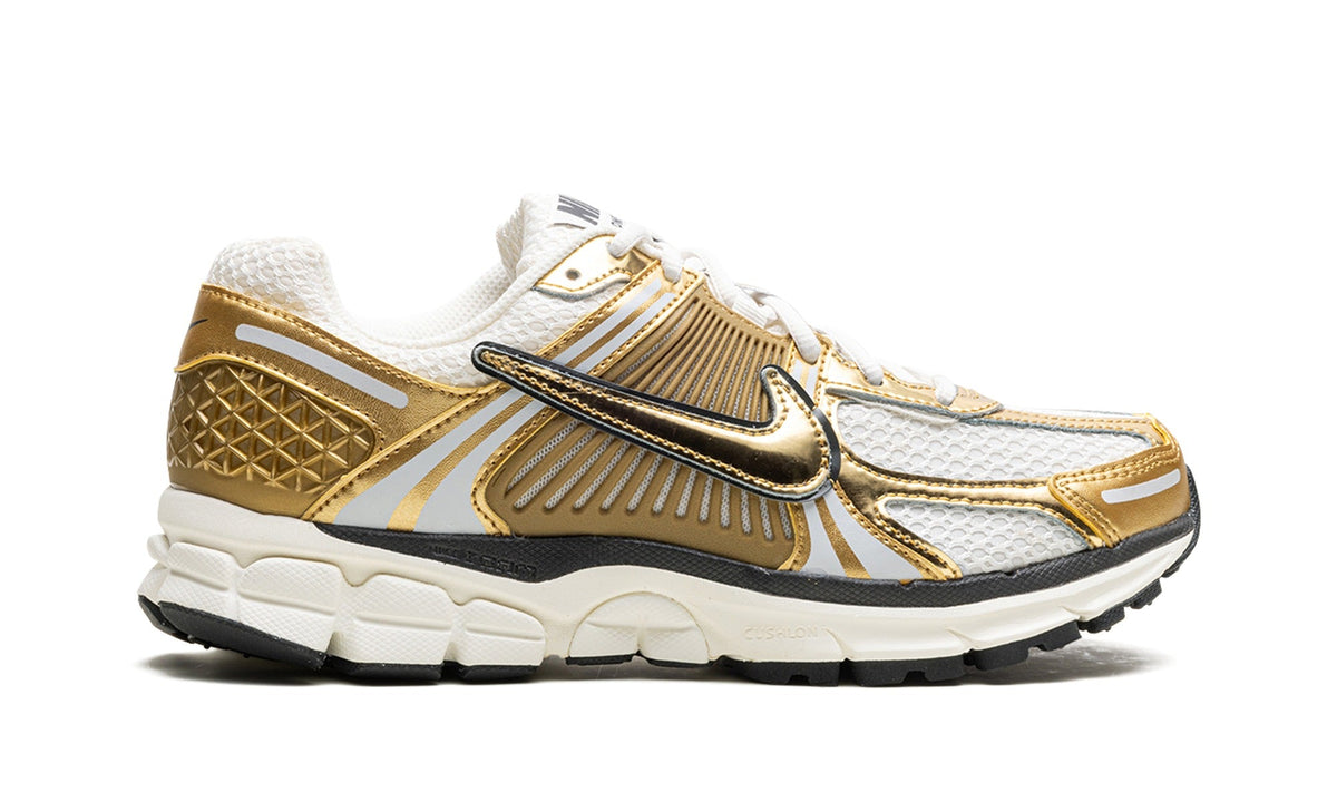 Nike Zoom Vomero 5 Sneakers – Metallic Gold & White