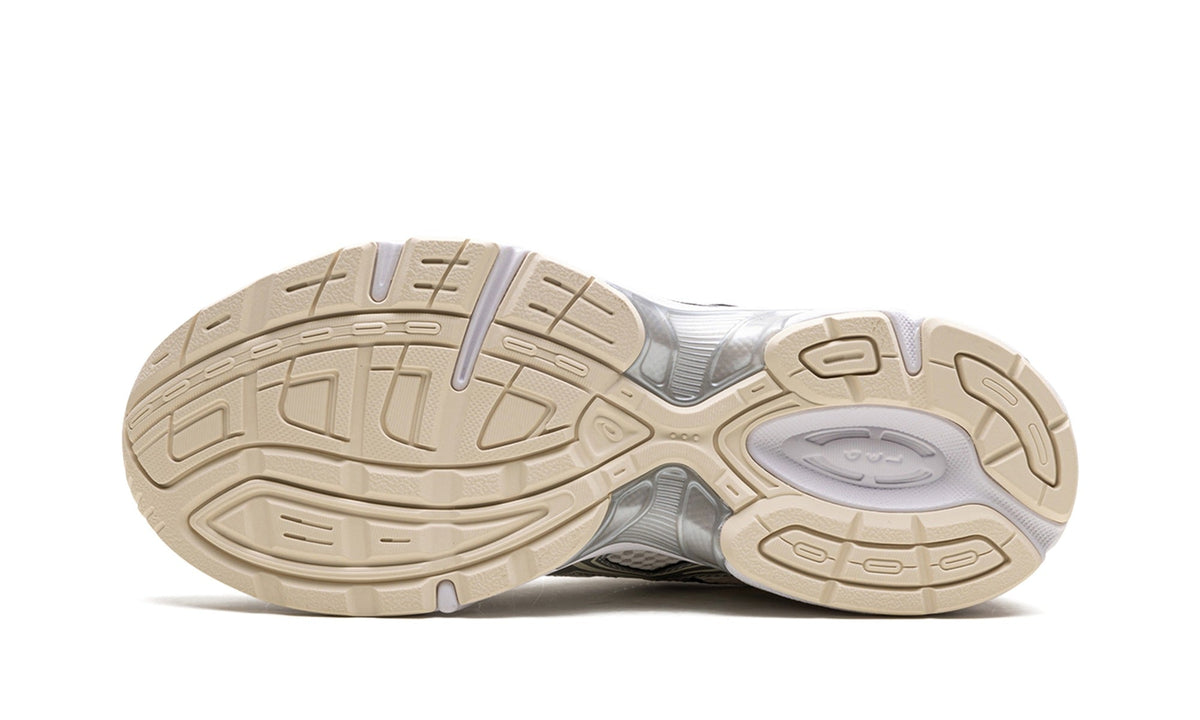 ASICS Sneakers – Cream, White & Metallic Silver